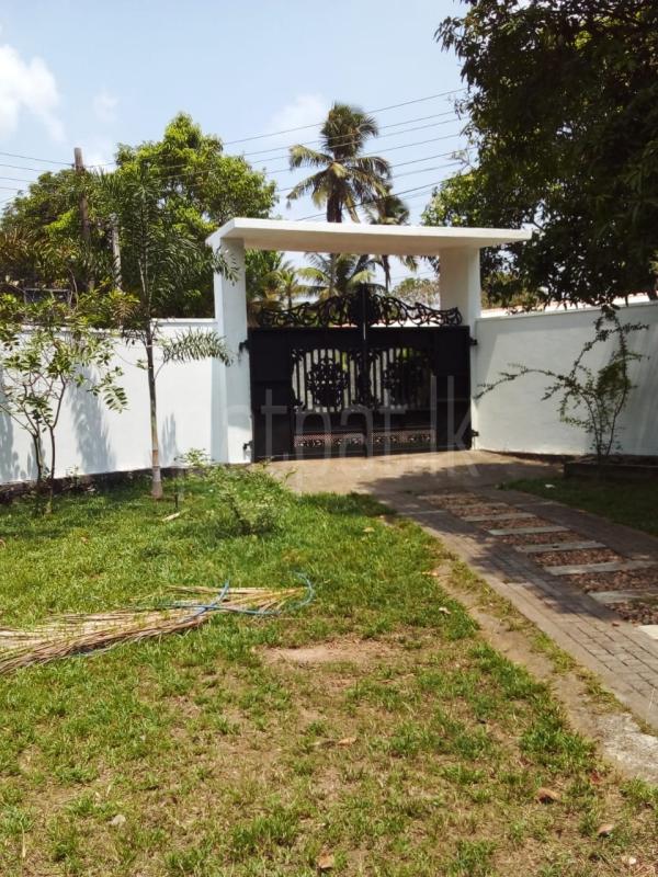 House for Rent in Makola