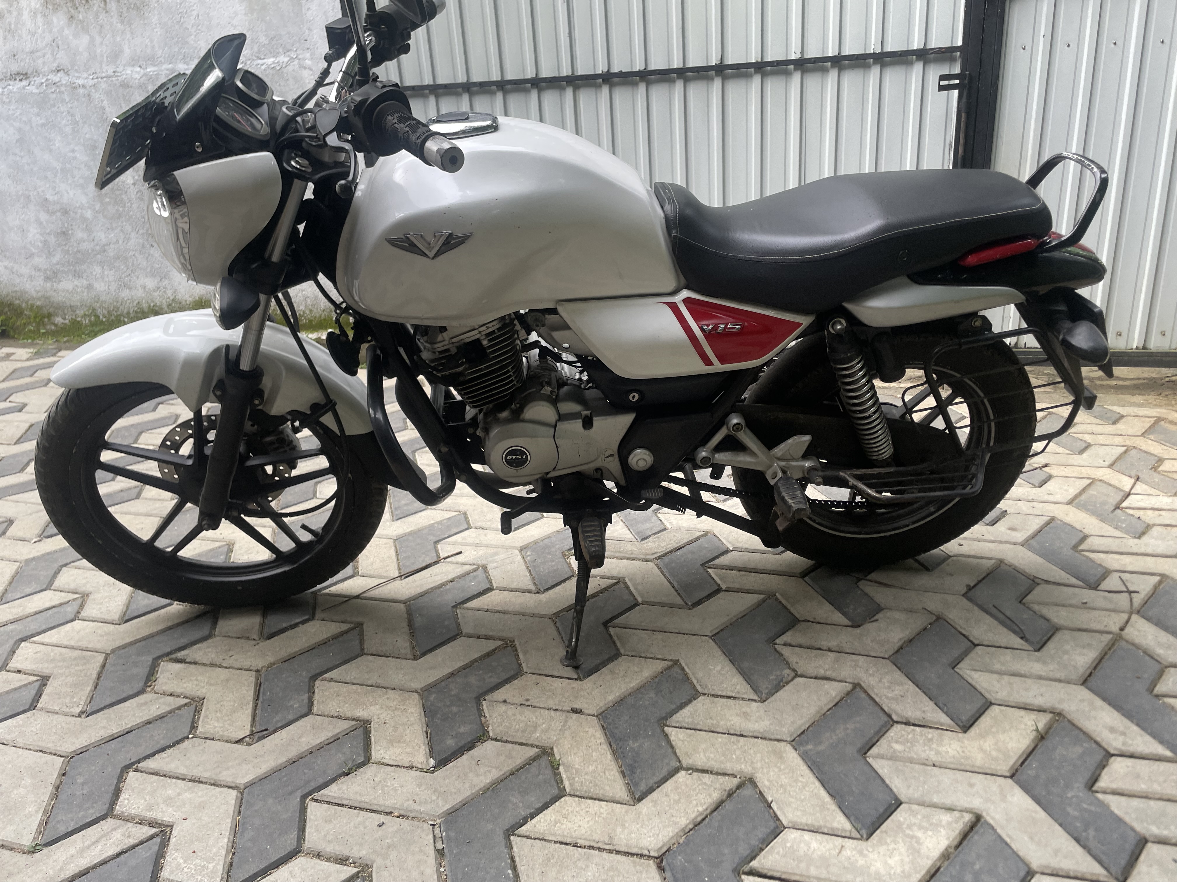 Bajaj V15 2016 - பயன்படுத்தப்பட்டது பைக் sale in Sri Lanka - patpat.lk