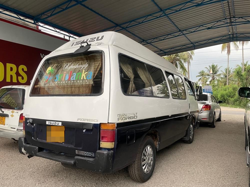 Isuzu Fargo 1982 - பயன்படுத்தப்பட்டது வேன் sale in Sri Lanka - patpat.lk