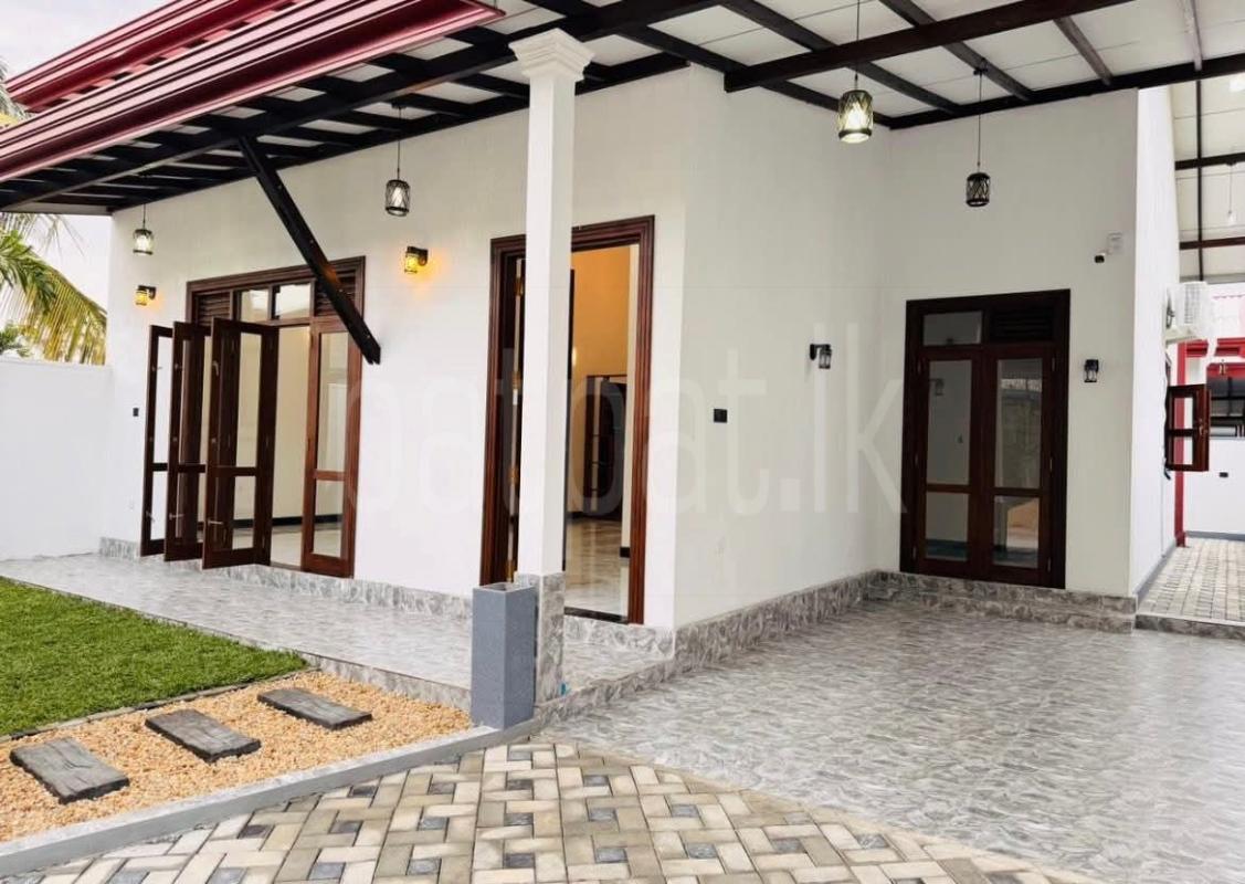 House for Sale in Kiriwattuduwa