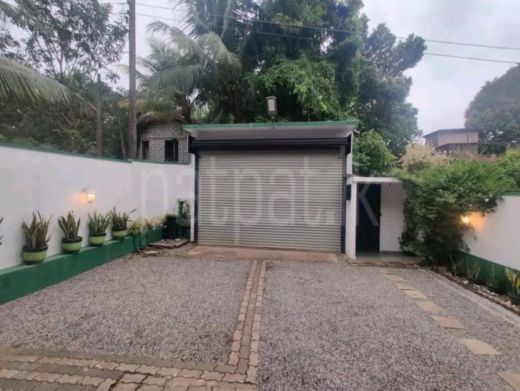 House for Sale in Kahathuduwa ads-image-1