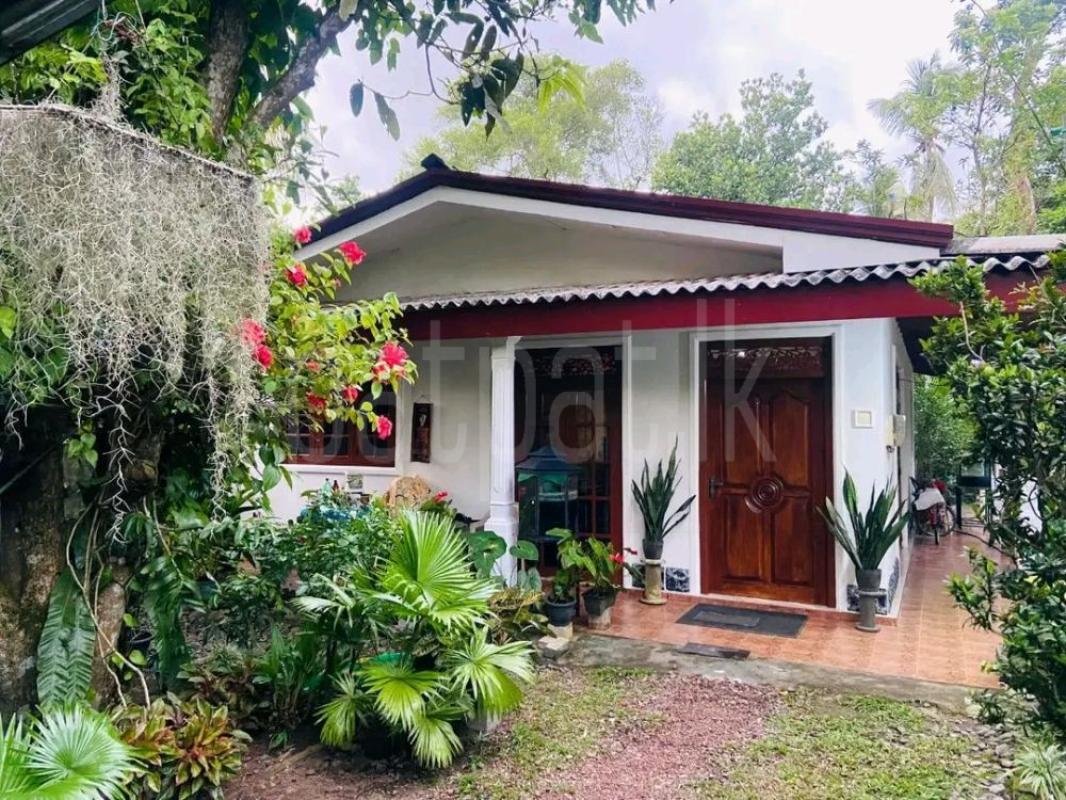 House for Sale in Bandaragama ads-image-1