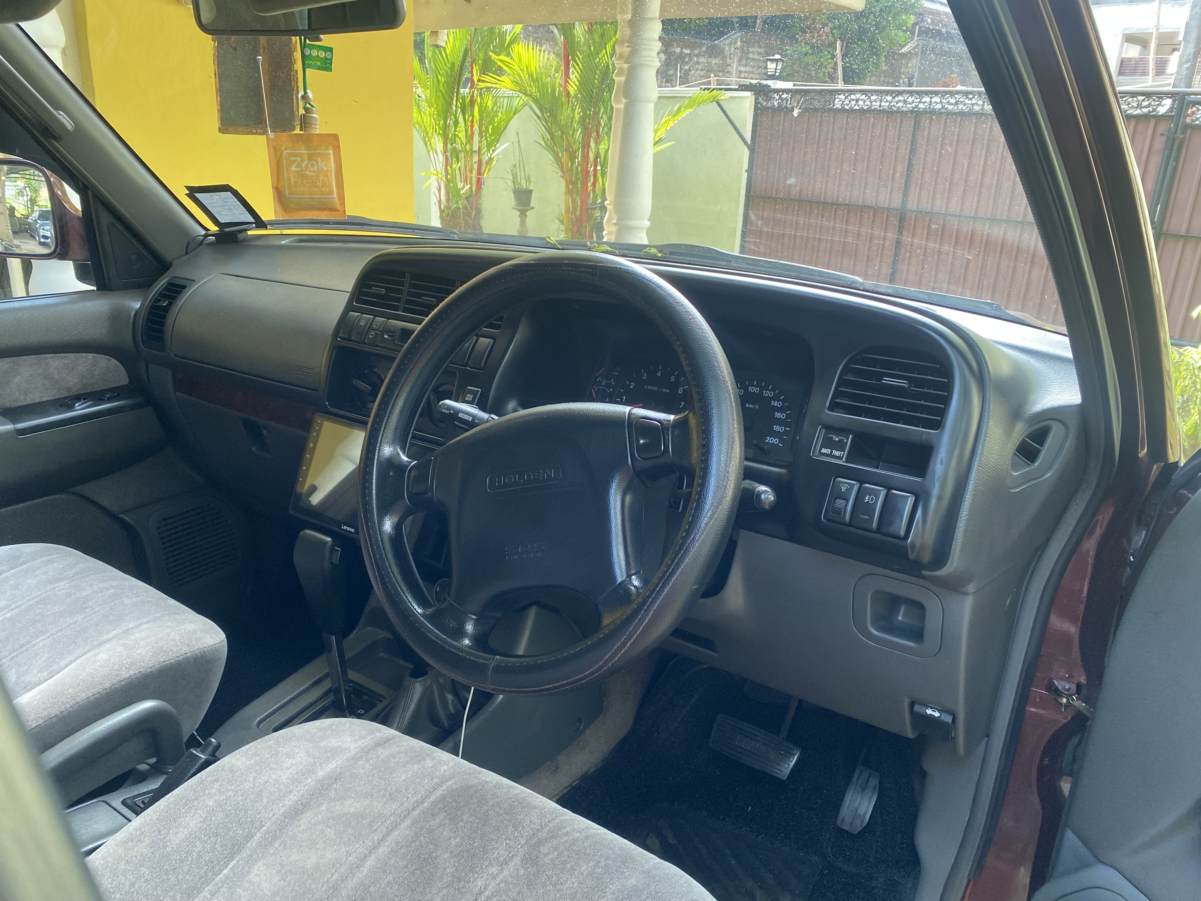 Isuzu Bighorn 2007 - பயன்படுத்தப்பட்டது SUV sale in Sri Lanka - patpat.lk