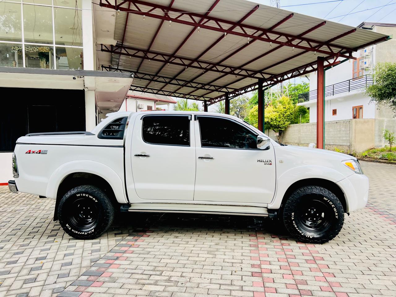Toyota Hilux 2007 - භාවිතා කරන ලද භාණ්ඩ ප්‍රවාහන sale in Sri Lanka - patpat.lk