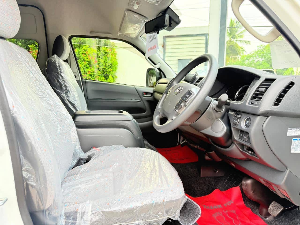 Toyota Hiace 2024 - சான்றளிக்கப்பட்டது வேன் sale in Sri Lanka - patpat.lk