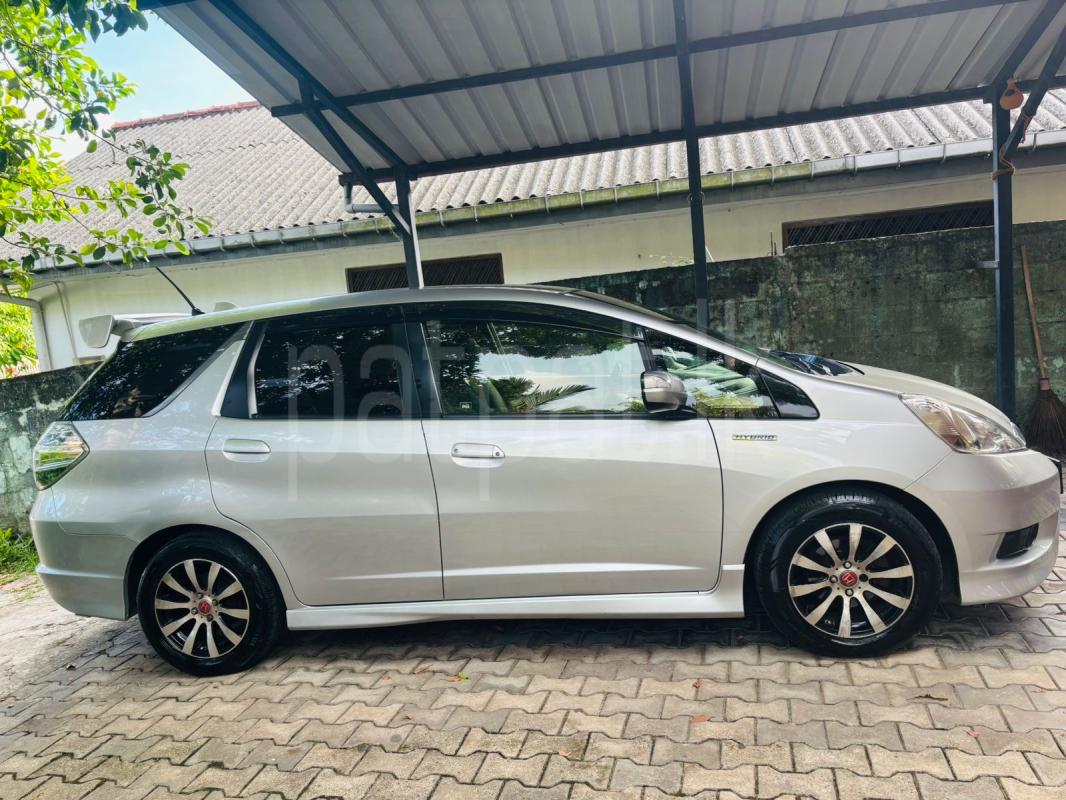 Honda FIT SHUTTLE 2013 - பயன்படுத்தப்பட்டது கார் sale in Sri Lanka - patpat.lk