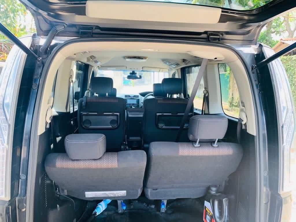 Nissan Serena 2015 - භාවිතා කරන ලද වෑන් රථය sale in Sri Lanka - patpat.lk