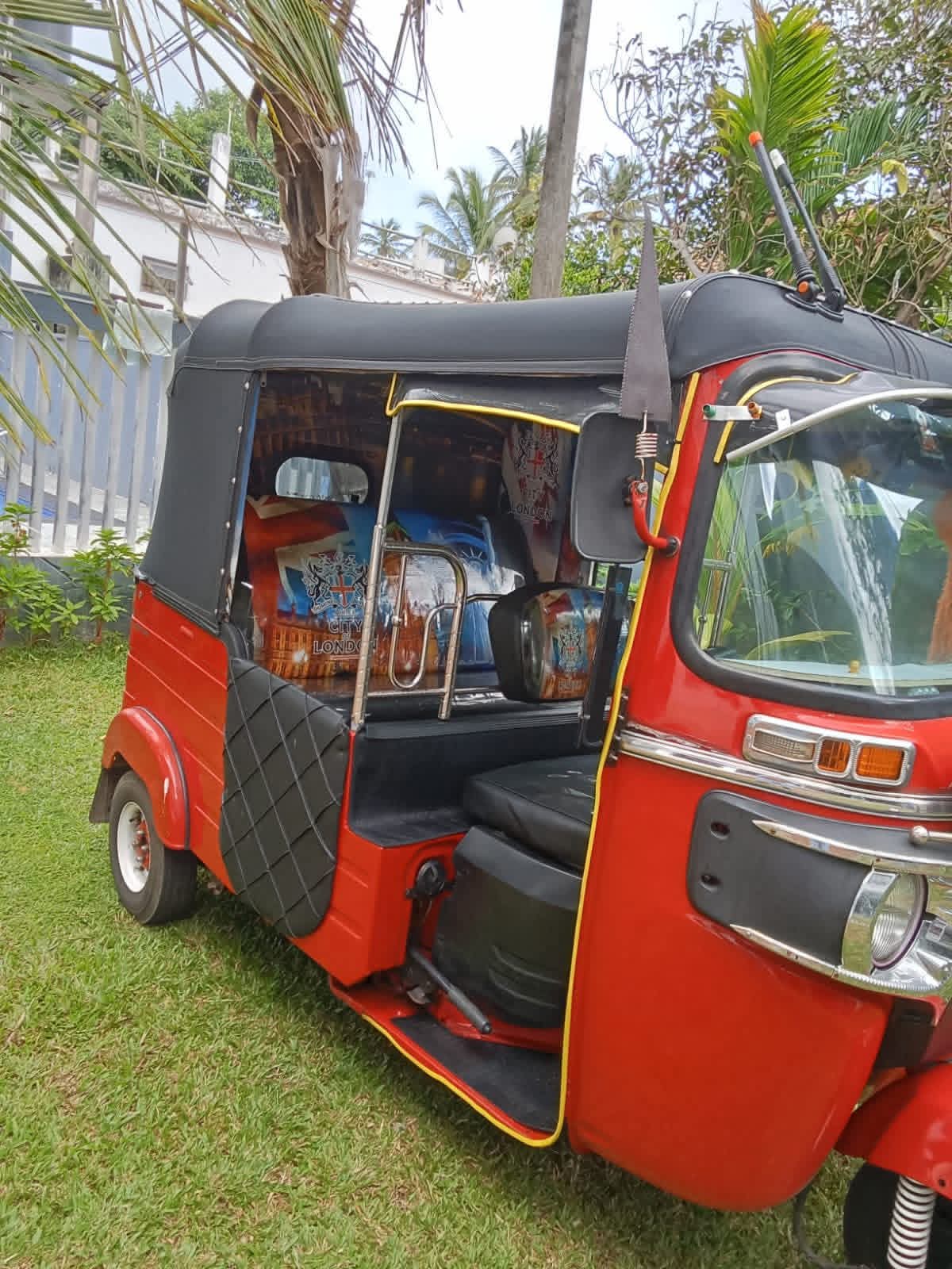 Bajaj Three Wheel 2015 - பயன்படுத்தப்பட்டது முச்சக்கர வண்டி sale in Sri Lanka - patpat.lk