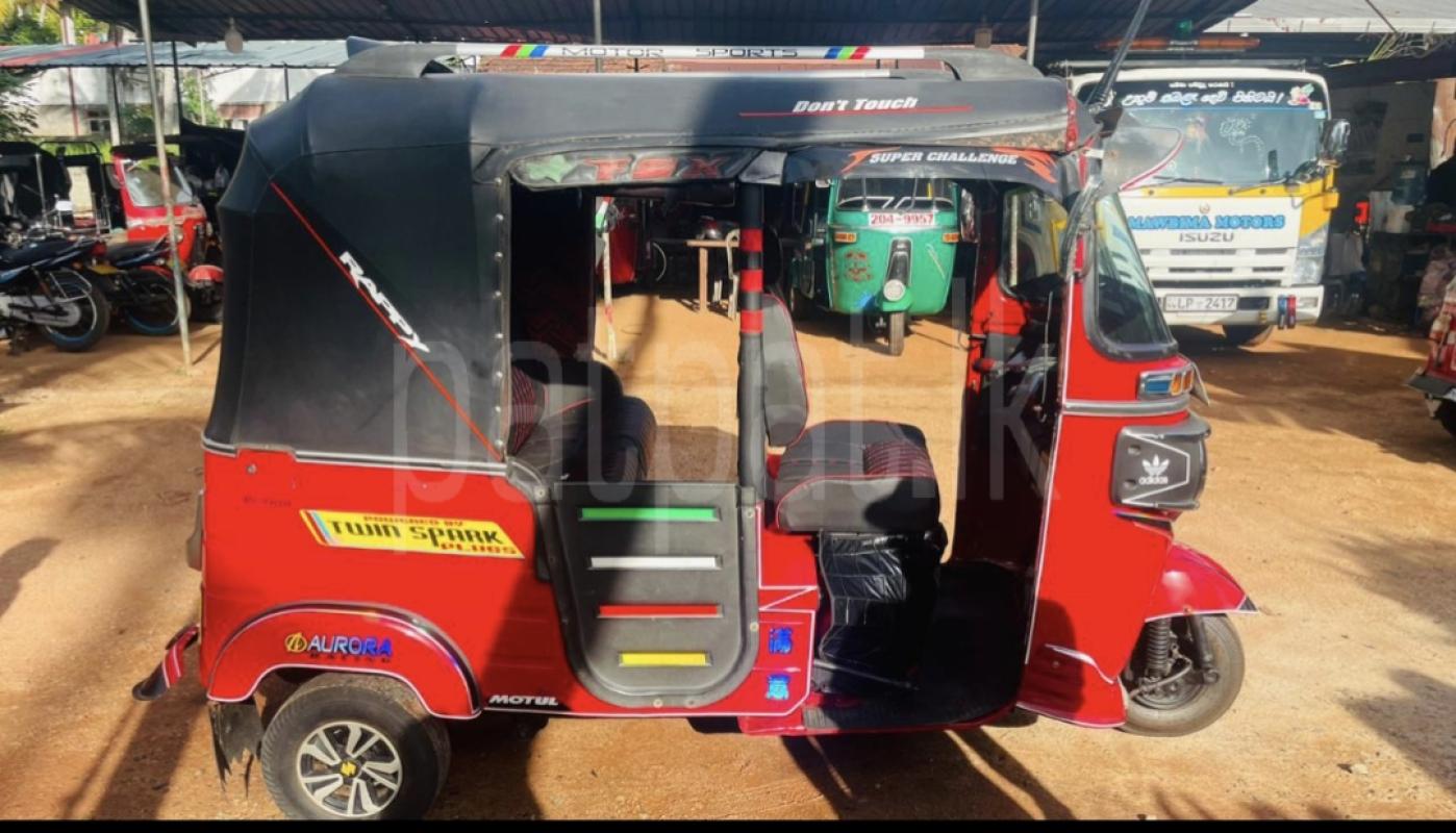 Bajaj 4 stroke 2015 - භාවිතා කරන ලද ත්‍රිරෝද රථය sale in Sri Lanka - patpat.lk