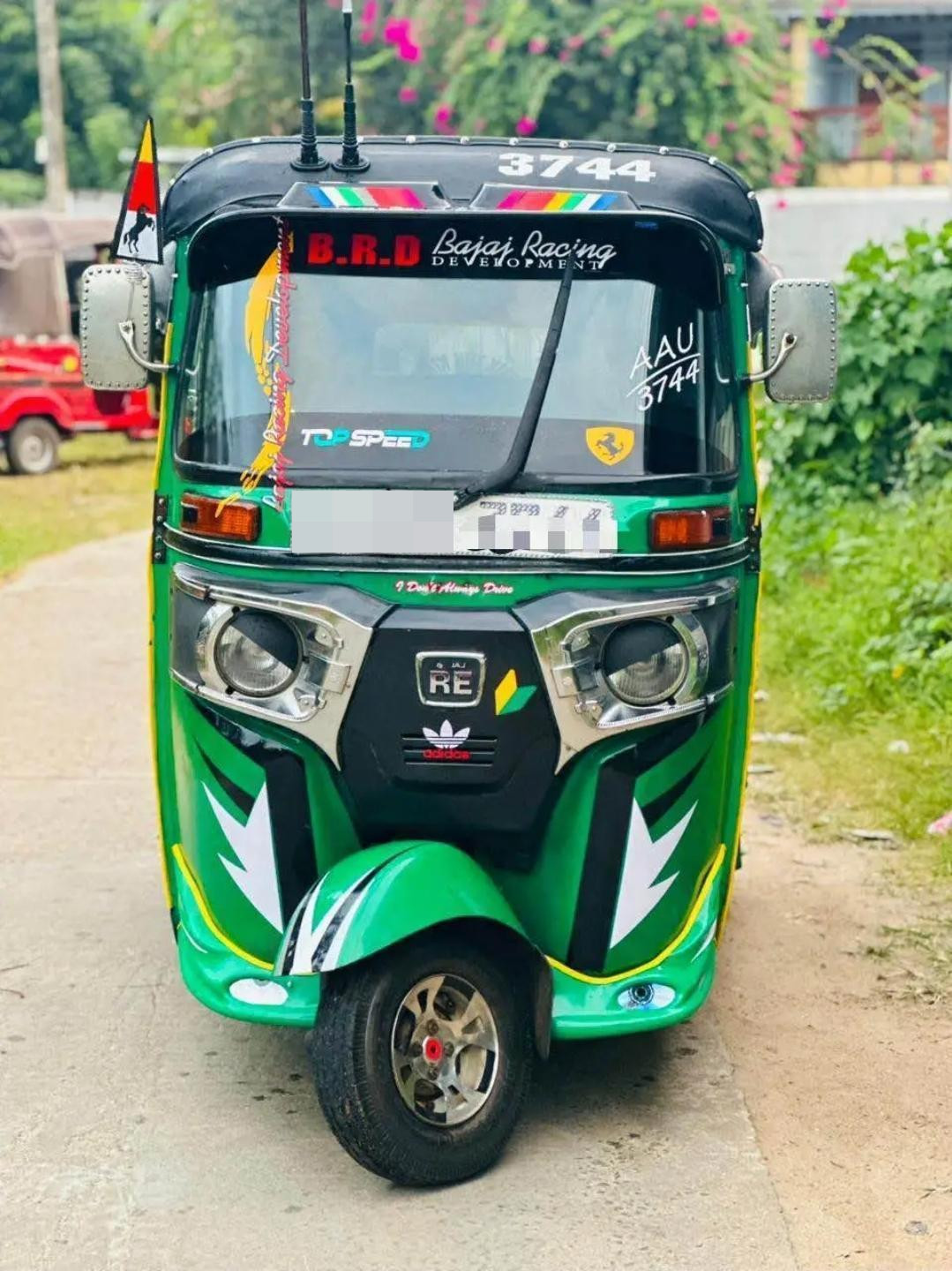 Bajaj Three Wheel 2014 ads-image-1