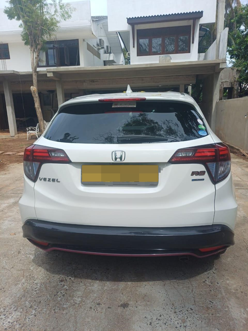 Honda Vezel 2017 - භාවිතා කරන ලද SUV රථය sale in Sri Lanka - patpat.lk