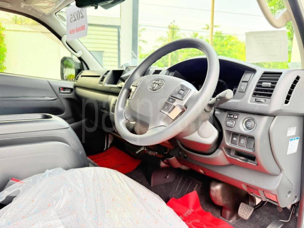 Toyota Hiace 2024 - අලුත් වෑන් රථය sale in Sri Lanka - patpat.lk