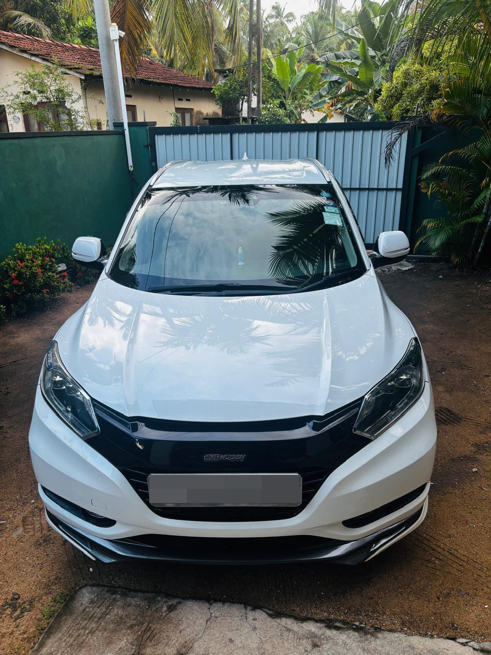 Honda Vezel 2014 - பயன்படுத்தப்பட்டது கார் sale in Sri Lanka - patpat.lk