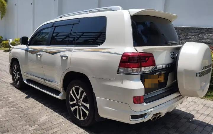 Toyota Land Cruiser Prado 2017 - Used SUV sale in Sri Lanka - patpat.lk