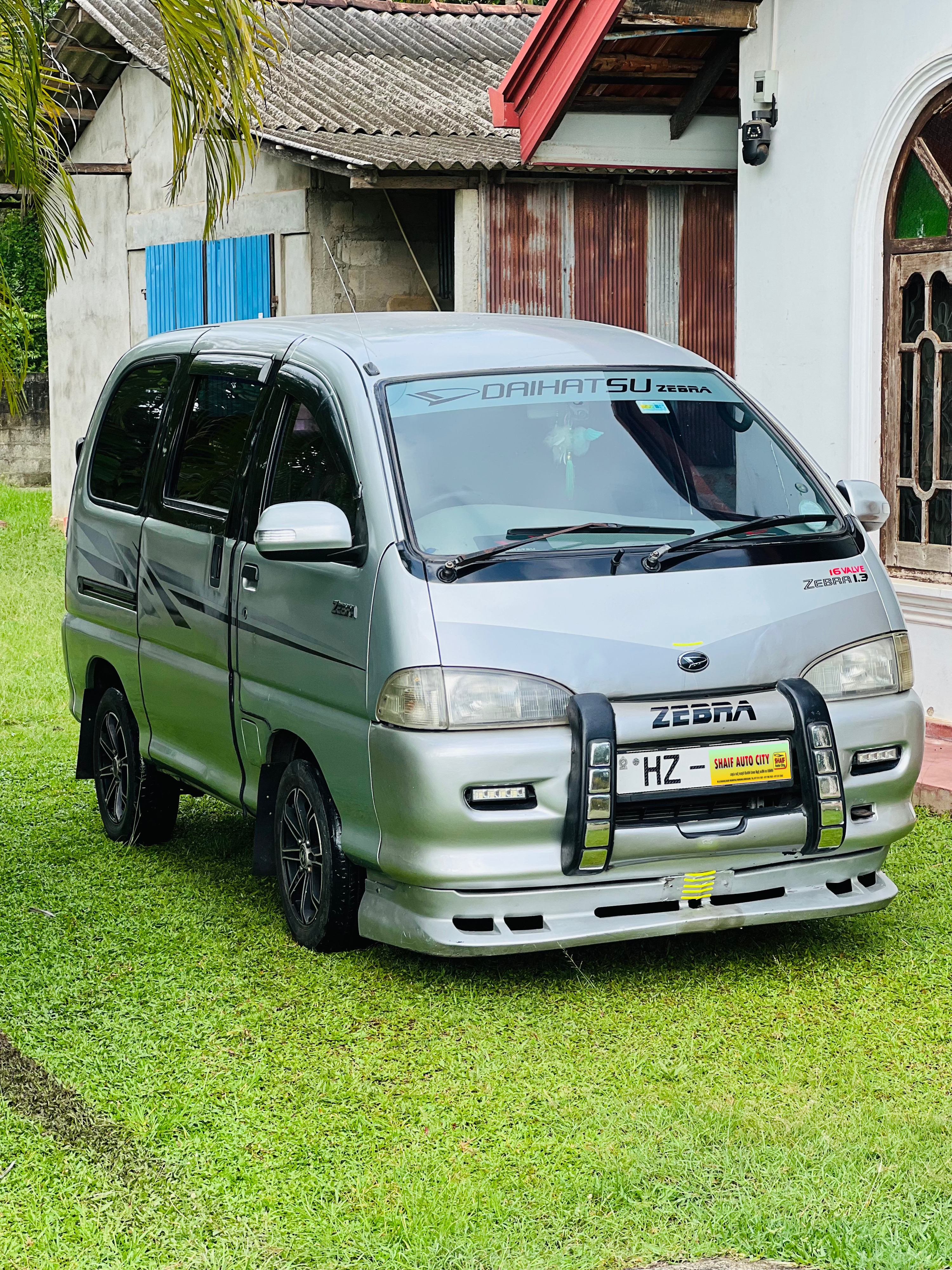 Daihatsu Zebra 1999 - பயன்படுத்தப்பட்டது வேன் sale in Sri Lanka - patpat.lk