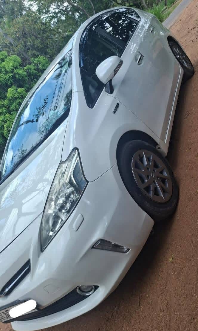 Toyota Prius 2014 - பயன்படுத்தப்பட்டது கார் sale in Sri Lanka - patpat.lk