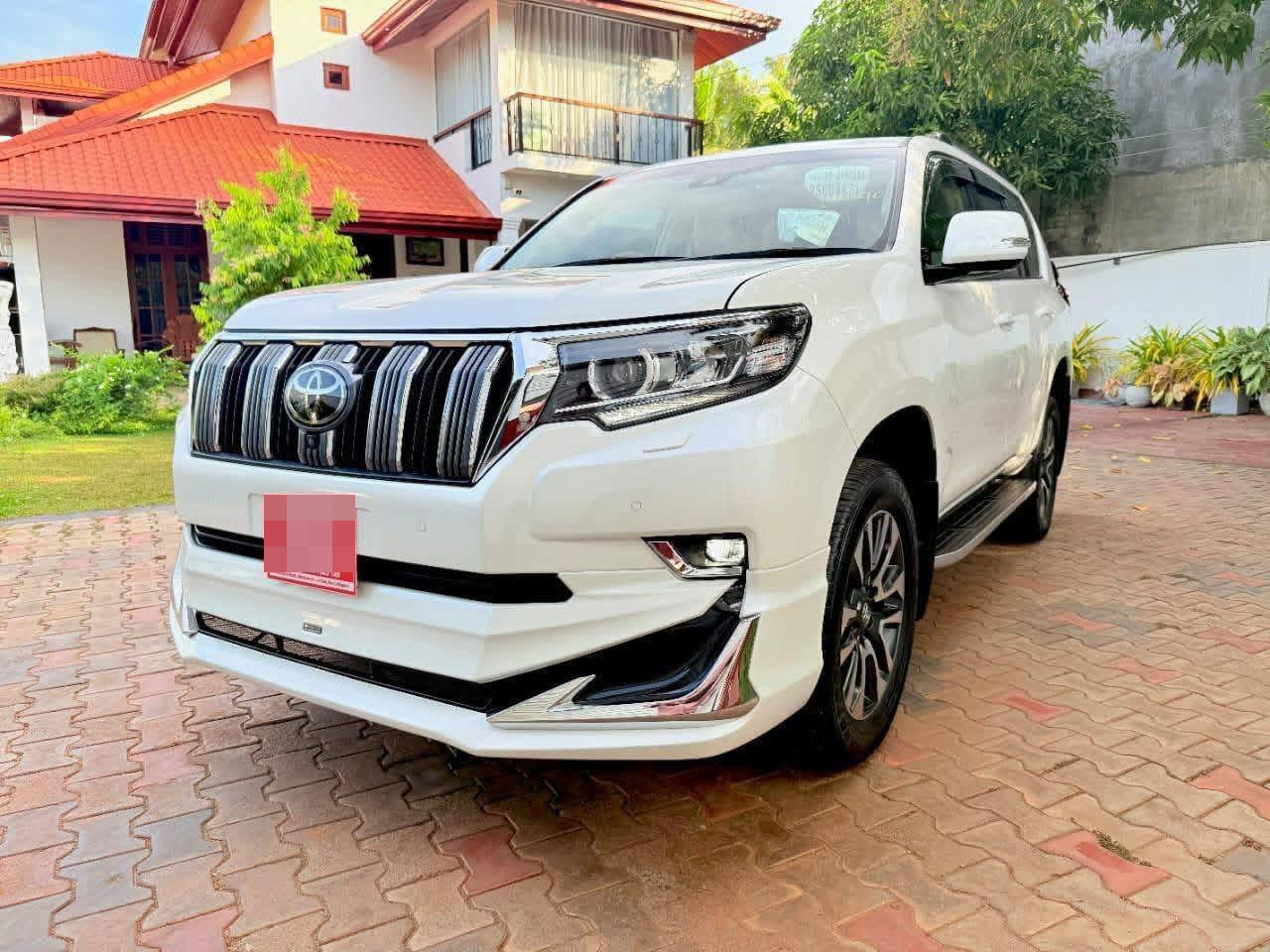 Toyota Land Cruiser Prado 2023 - பயன்படுத்தப்பட்டது SUV sale in Sri Lanka - patpat.lk