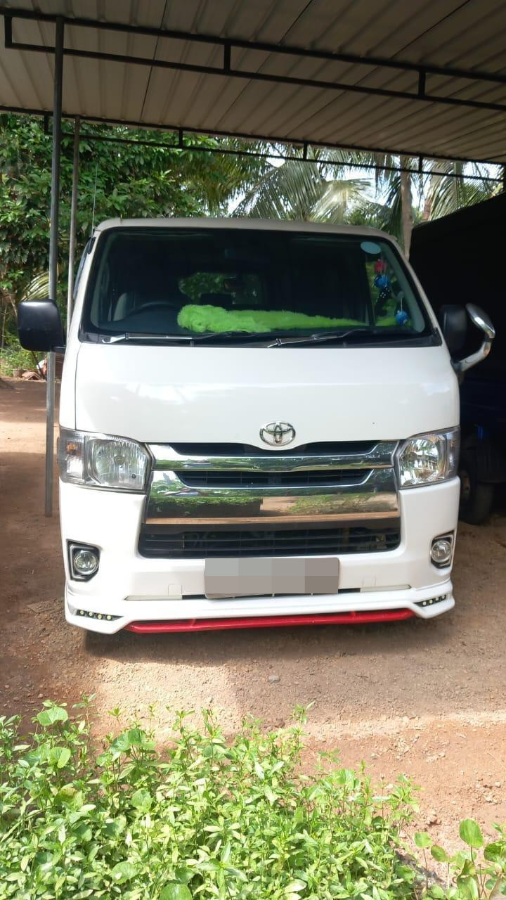 Toyota Hiace 2015
