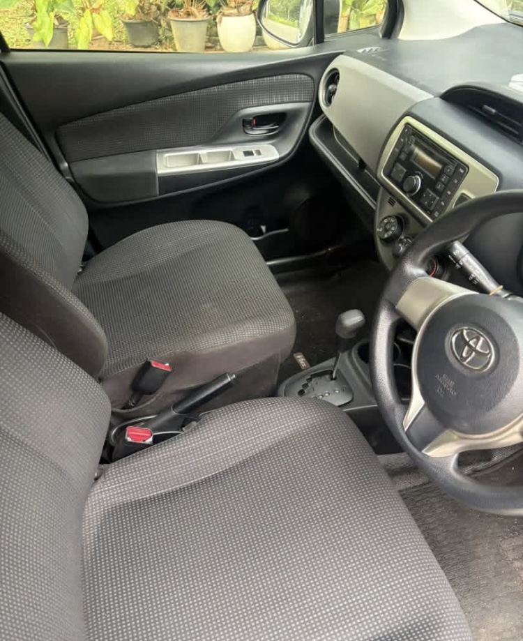 Toyota Vitz 2015 - பயன்படுத்தப்பட்டது கார் sale in Sri Lanka - patpat.lk