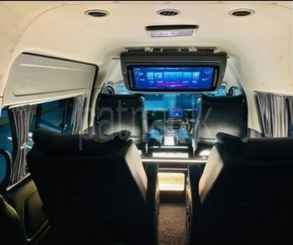 Toyota Hiace 2016 - பயன்படுத்தப்பட்டது வேன் sale in Sri Lanka - patpat.lk