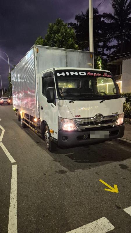 Hino 300 series 2012 - பயன்படுத்தப்பட்டது டிரக் sale in Sri Lanka - patpat.lk