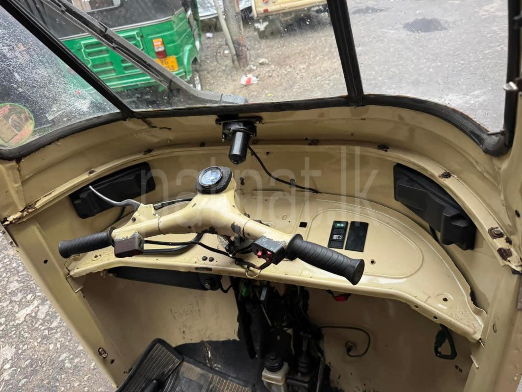 Bajaj Three Wheel 2004 - பயன்படுத்தப்பட்டது முச்சக்கர வண்டி sale in Sri Lanka - patpat.lk