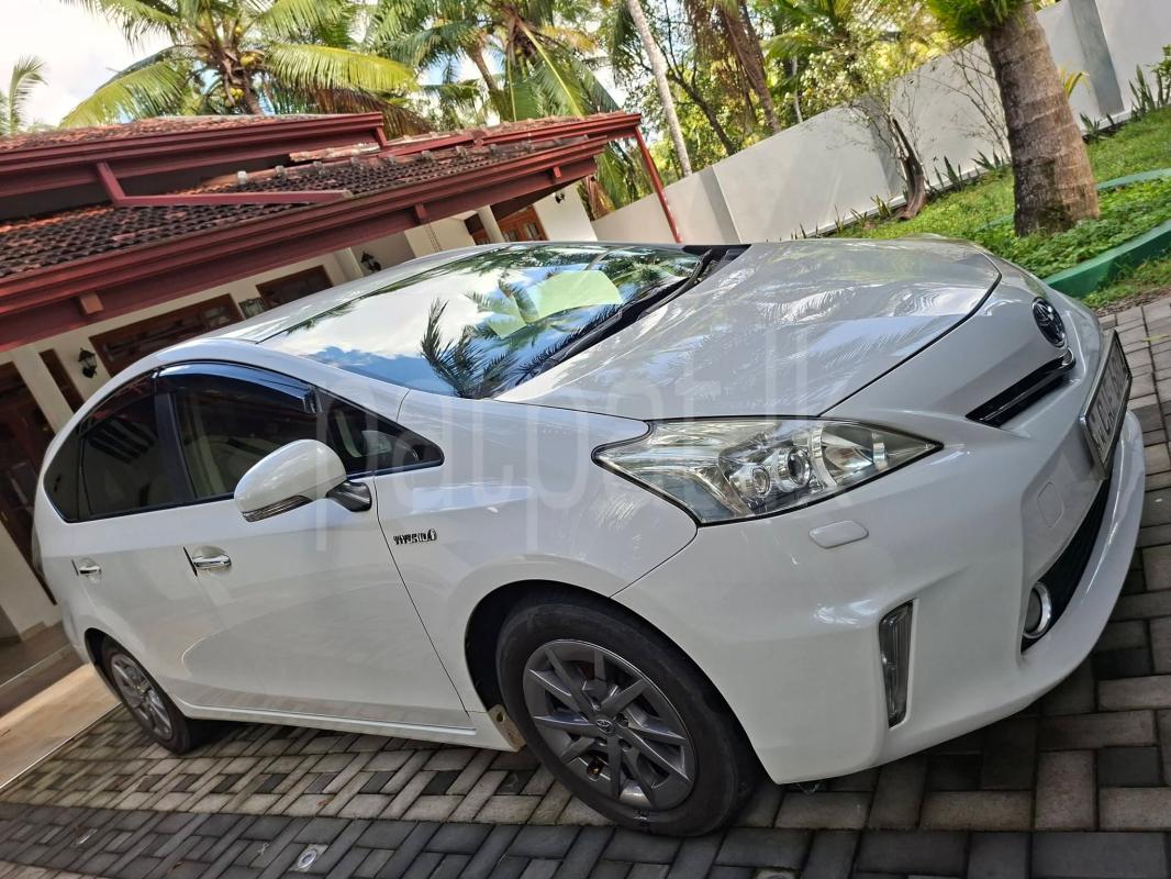 Toyota Prius 2015 - பயன்படுத்தப்பட்டது கார் sale in Sri Lanka - patpat.lk