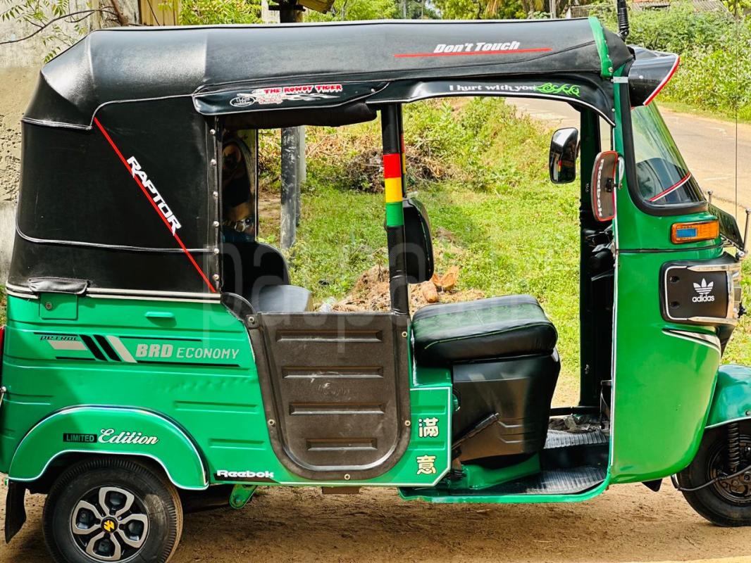 Bajaj Three Wheel 2016 - Used Three wheeler sale in Sri Lanka - patpat.lk