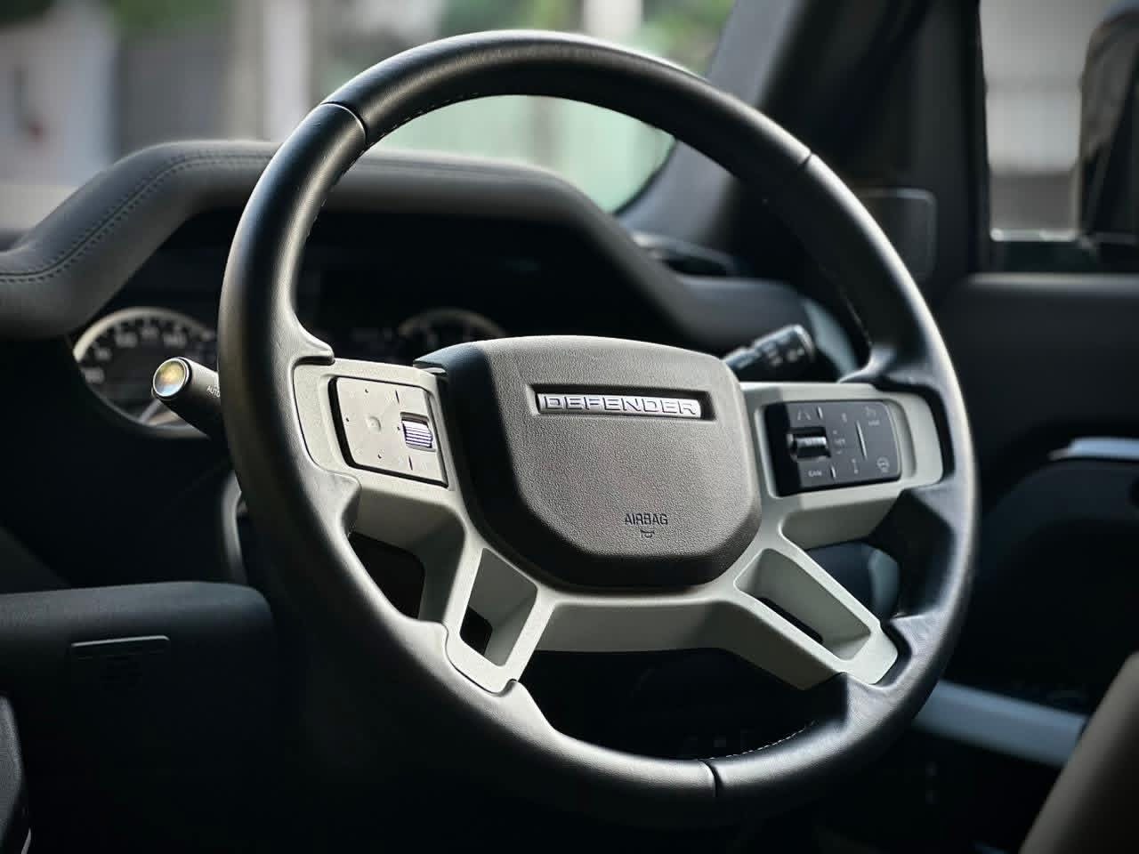 Land Rover Defender 2023 - Brand New Land sale in Sri Lanka - patpat.lk