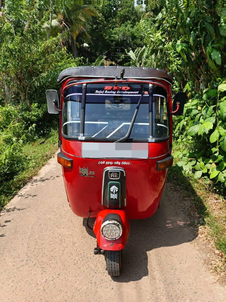 Bajaj Three Wheel 2006 ads-image-1