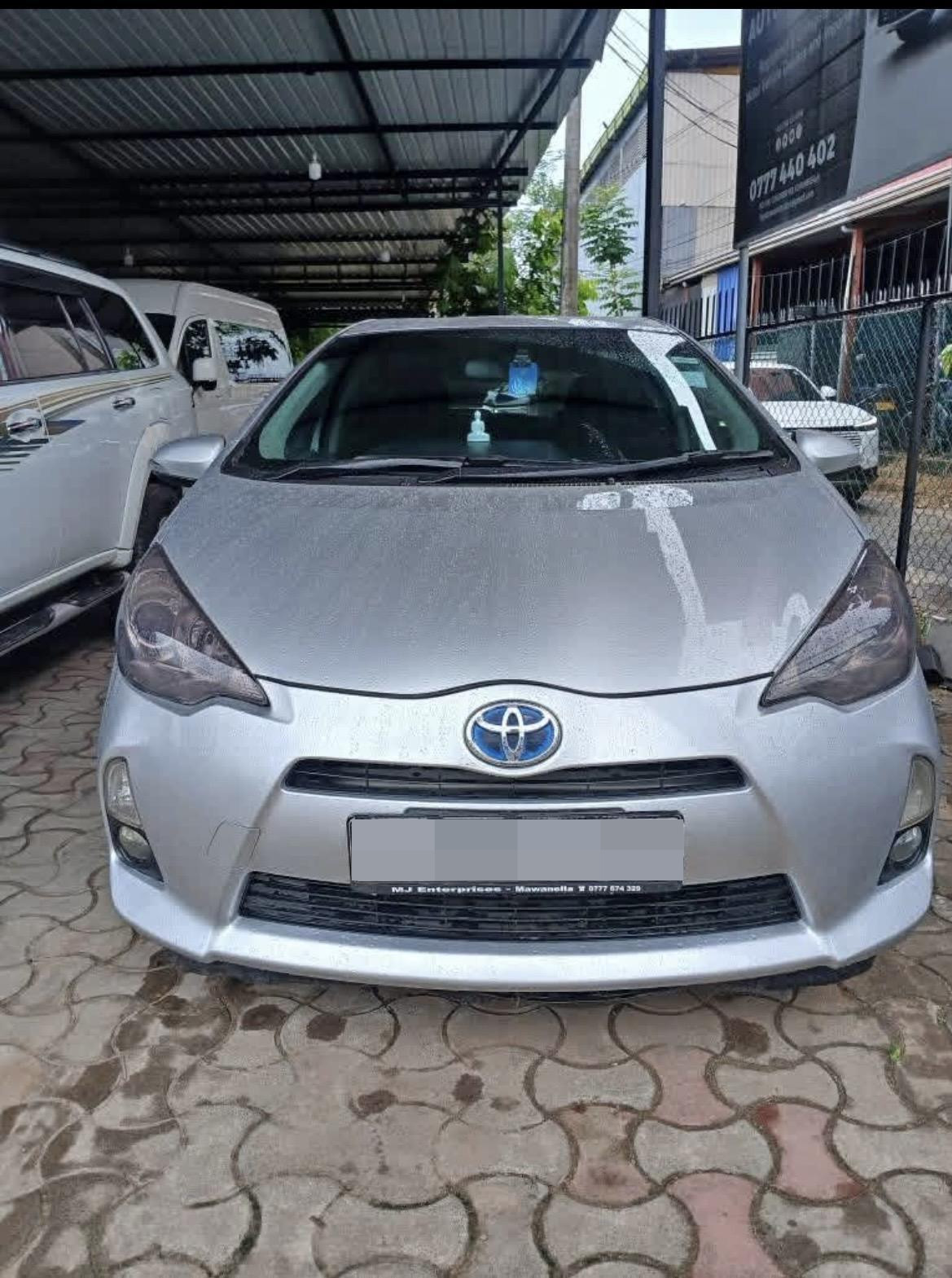 Toyota Aqua 2014 - மறுசீரமைக்கப்பட்டது கார் sale in Sri Lanka - patpat.lk