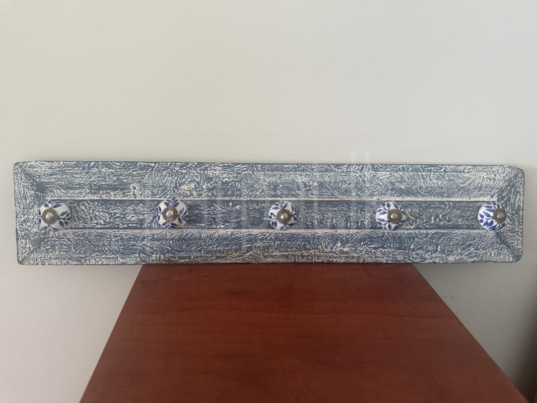 Antique looking clothing rack ads-image-1