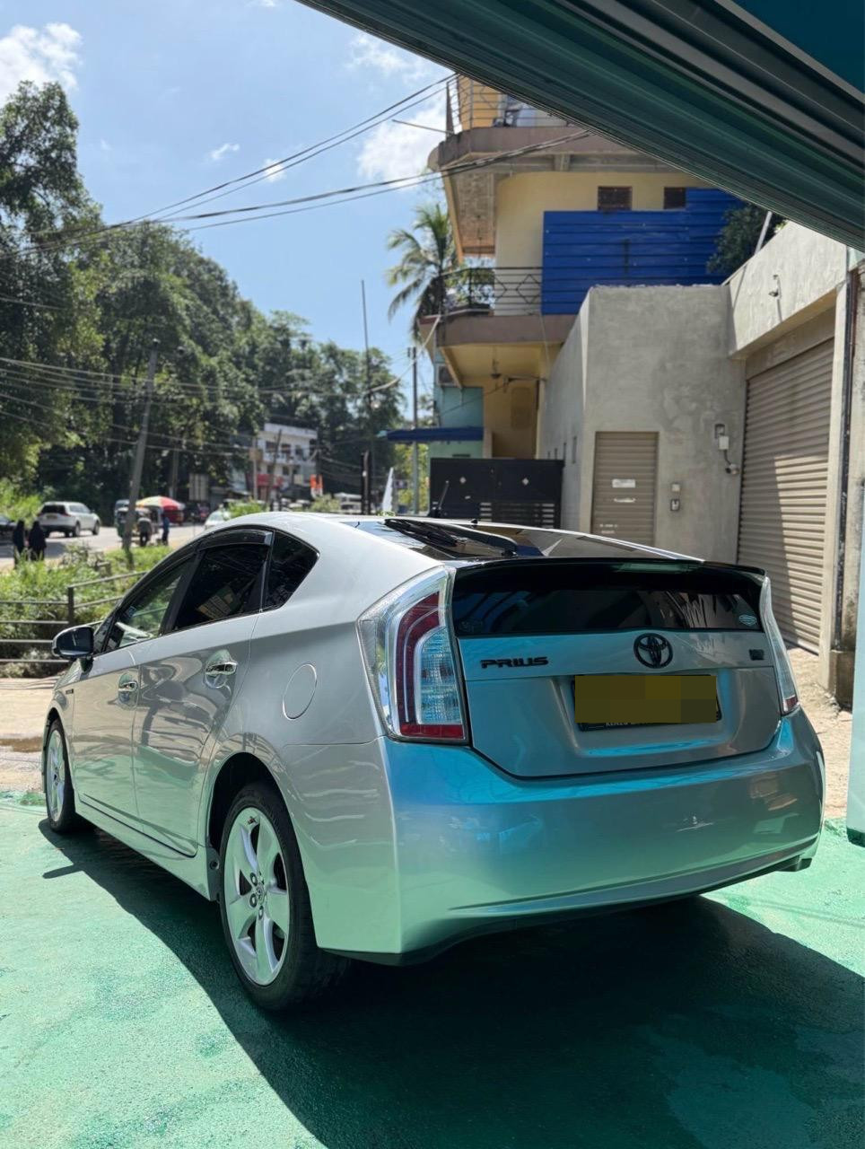 Toyota Prius 2012 - භාවිතා කරන ලද කාර් sale in Sri Lanka - patpat.lk