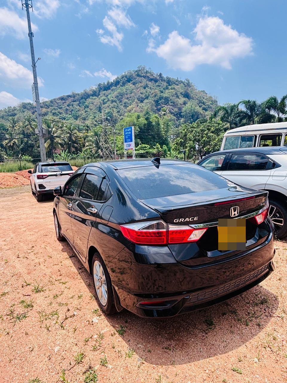 Honda Grace 2017 - Used Car sale in Sri Lanka - patpat.lk