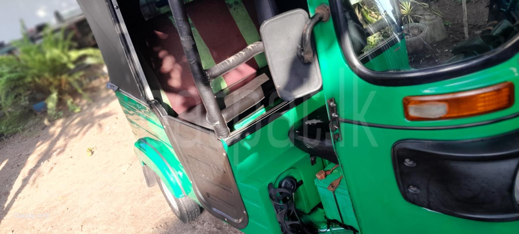 Bajaj Three Wheel 2015 - பயன்படுத்தப்பட்டது முச்சக்கர வண்டி sale in Sri Lanka - patpat.lk