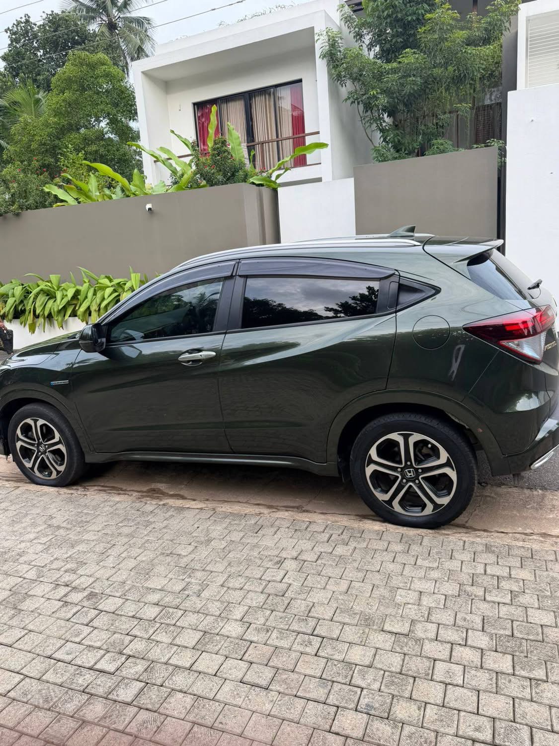 Honda Vezel 2018 - Used SUV sale in Sri Lanka - patpat.lk