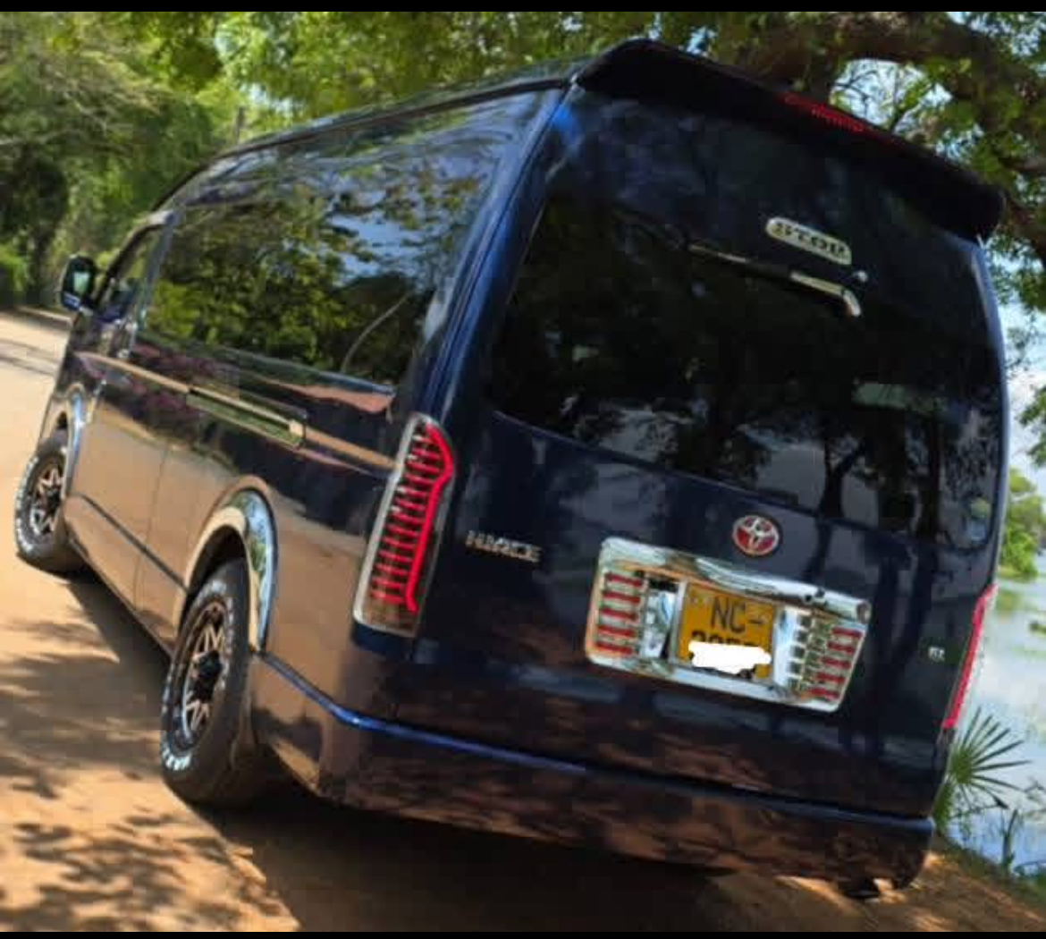 Toyota Hiace 2015 - பயன்படுத்தப்பட்டது வேன் sale in Sri Lanka - patpat.lk