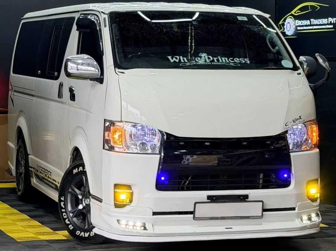 Toyota Hiace 2006 - Reconditioned Van sale in Sri Lanka - patpat.lk