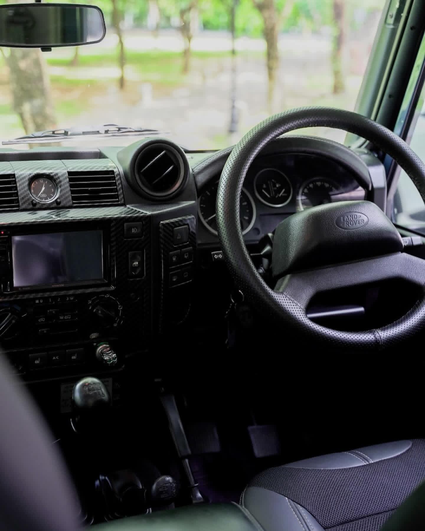 Land Rover Defender 2015 - பயன்படுத்தப்பட்டது SUV sale in Sri Lanka - patpat.lk