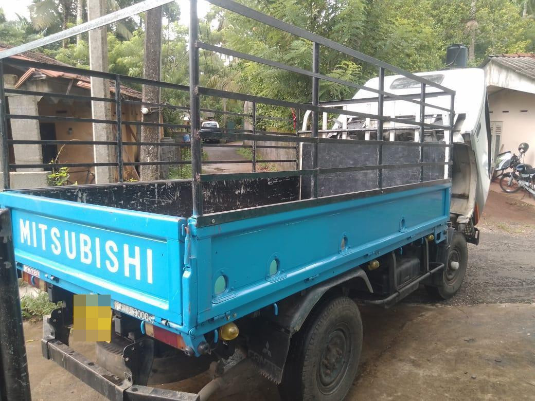 Mitsubishi Canter 1993 - பயன்படுத்தப்பட்டது டிரக் sale in Sri Lanka - patpat.lk