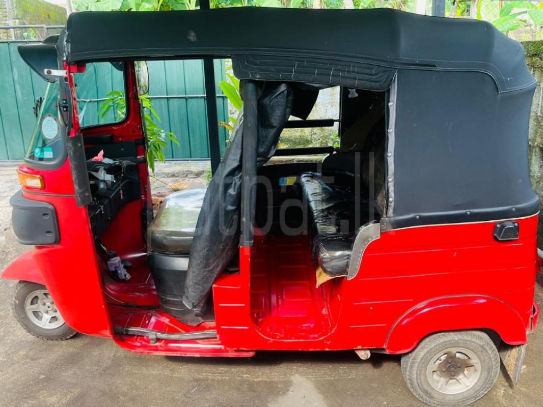 Bajaj Three Wheel 2018 - பயன்படுத்தப்பட்டது முச்சக்கர வண்டி sale in Sri Lanka - patpat.lk