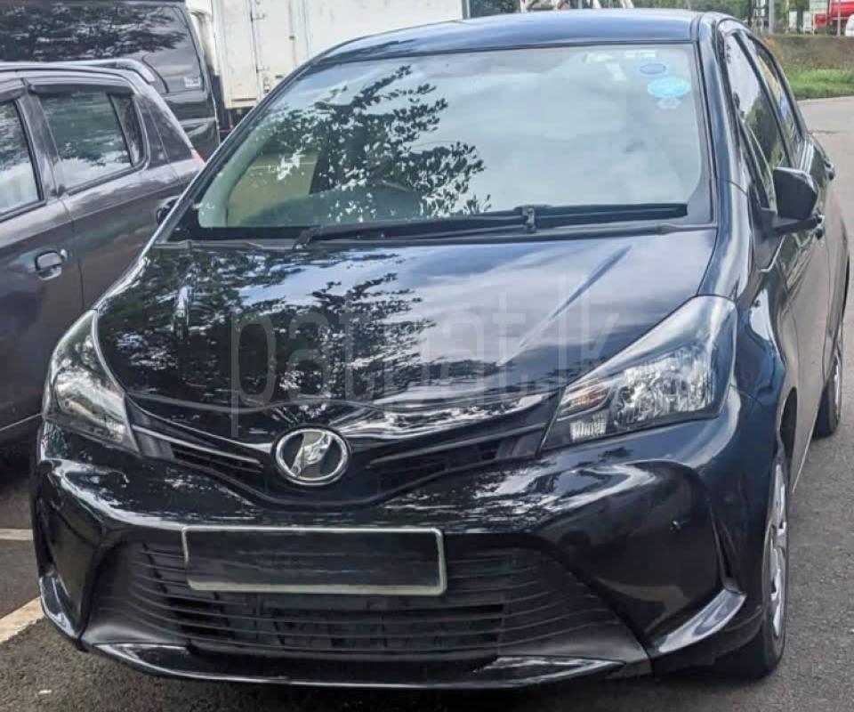 Toyota Vitz 2015 - பயன்படுத்தப்பட்டது கார் sale in Sri Lanka - patpat.lk