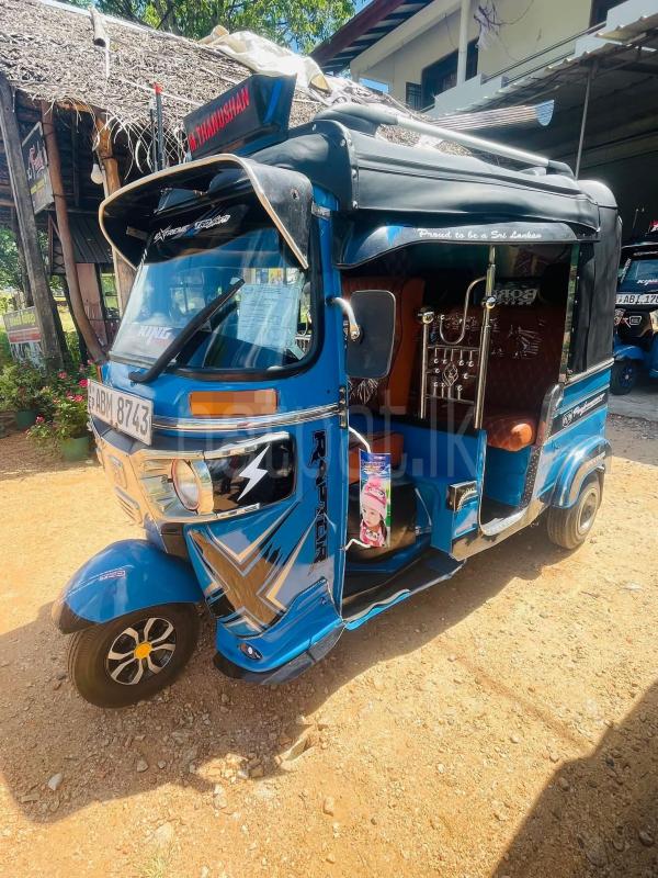 Bajaj Three Wheel 2016 - மறுசீரமைக்கப்பட்டது முச்சக்கர வண்டி sale in Sri Lanka - patpat.lk