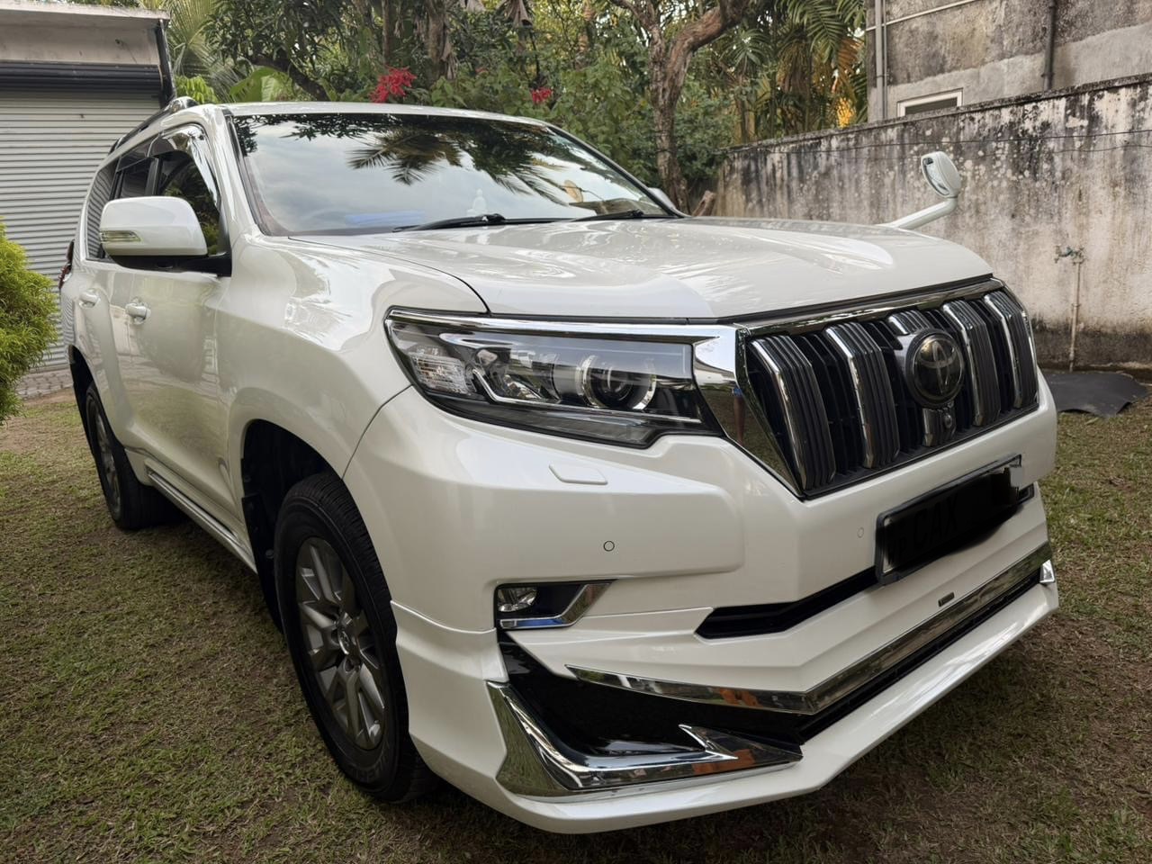 Toyota Land Cruiser Prado 2017 - Used SUV sale in Sri Lanka - patpat.lk