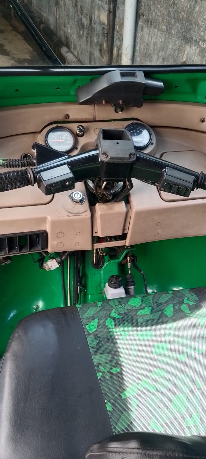 Bajaj Three Wheel 2015 - Used Three wheeler sale in Sri Lanka - patpat.lk