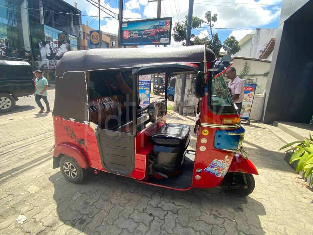 Bajaj Three Wheel 2015 - பயன்படுத்தப்பட்டது முச்சக்கர வண்டி sale in Sri Lanka - patpat.lk