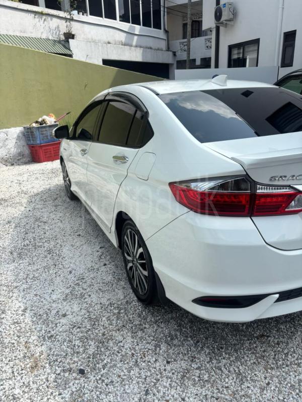 Honda Grace 2018 - Used Car sale in Sri Lanka - patpat.lk