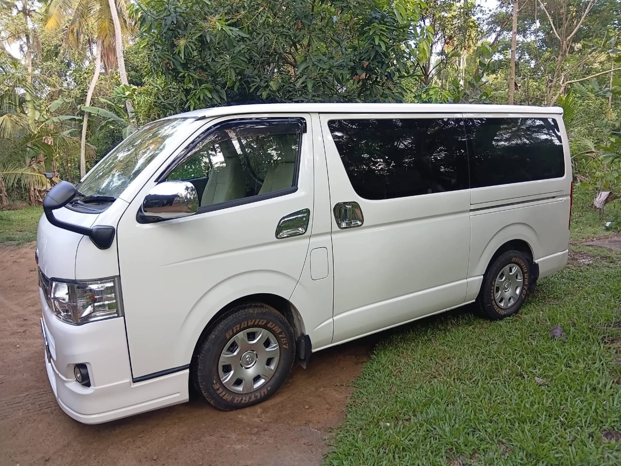 Toyota Hiace 2011 - Used Van sale in Sri Lanka - patpat.lk