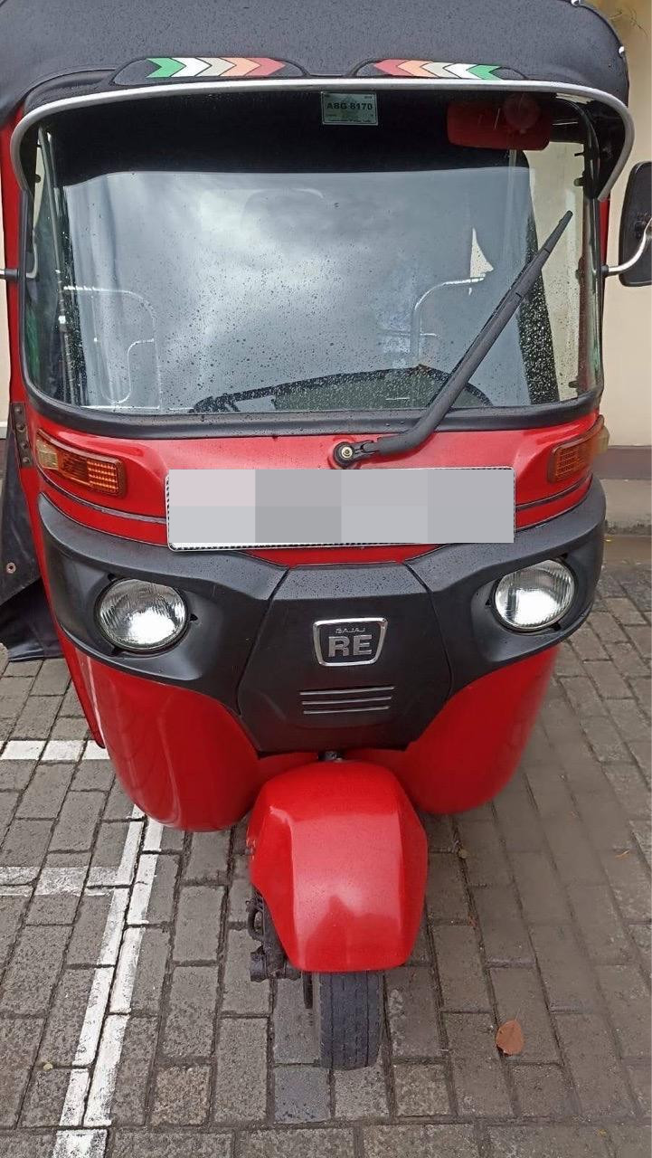 Bajaj Three Wheel 2016