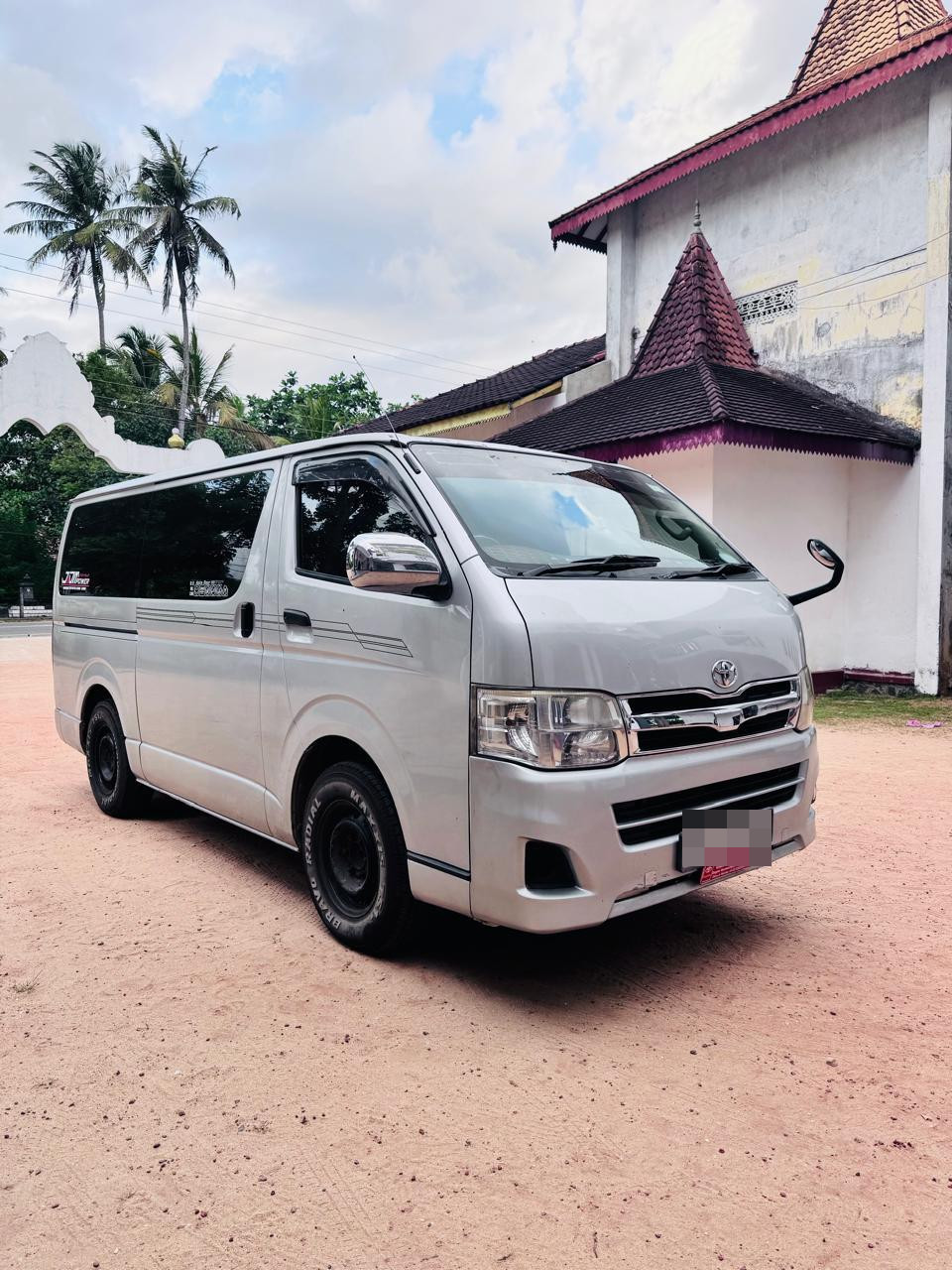 Toyota Hiace 2007 - භාවිතා කරන ලද වෑන් රථය sale in Sri Lanka - patpat.lk